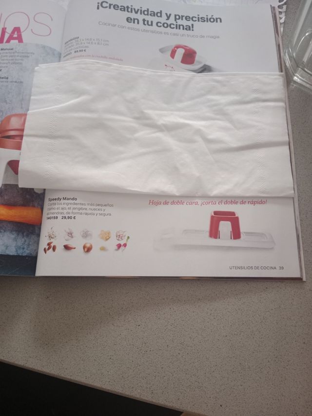 Speedy Mando Tupperware