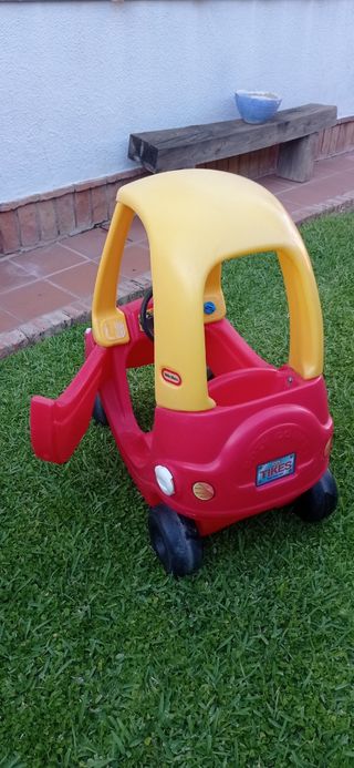 Coche Little Tikes infantil