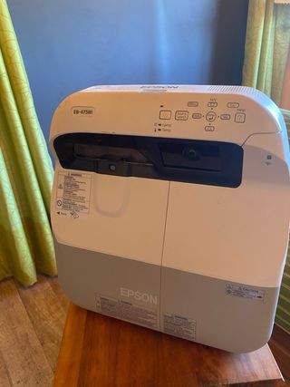 Proyector Epson EB-475Wi seminuevo Para ONG Abay