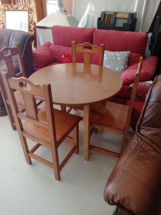 Mesa redonda + 4 sillas madera