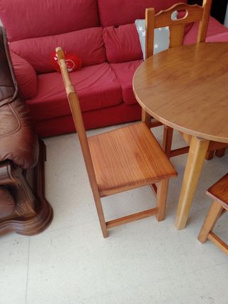 Mesa redonda + 4 sillas madera