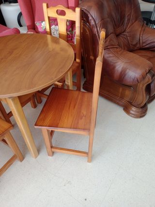 Mesa redonda + 4 sillas madera