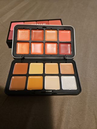 Paleta maquillaje: 6 coloretes + 6 correctores