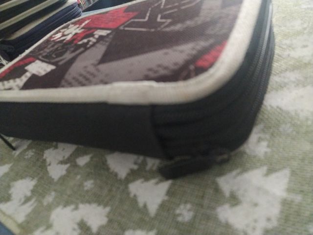 Estojo Kelme com fecho duplo