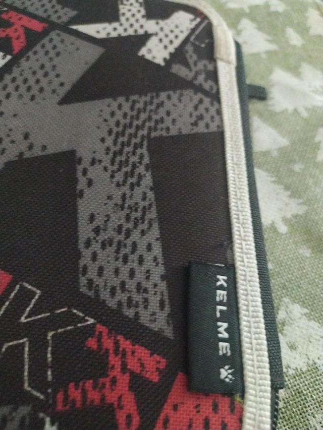 Estojo Kelme com fecho duplo