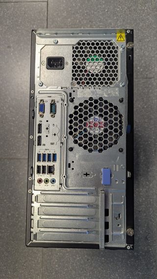 Ordenador Lenovo ThinkStation P300