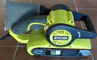 Lijadora Ryobi EBS-8021V