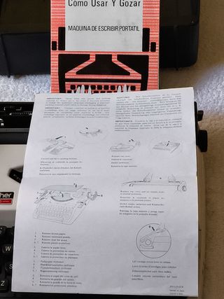 MAQUINA DE ESCRIBIR PORTÁTIL CON TAPA BROTHER 210