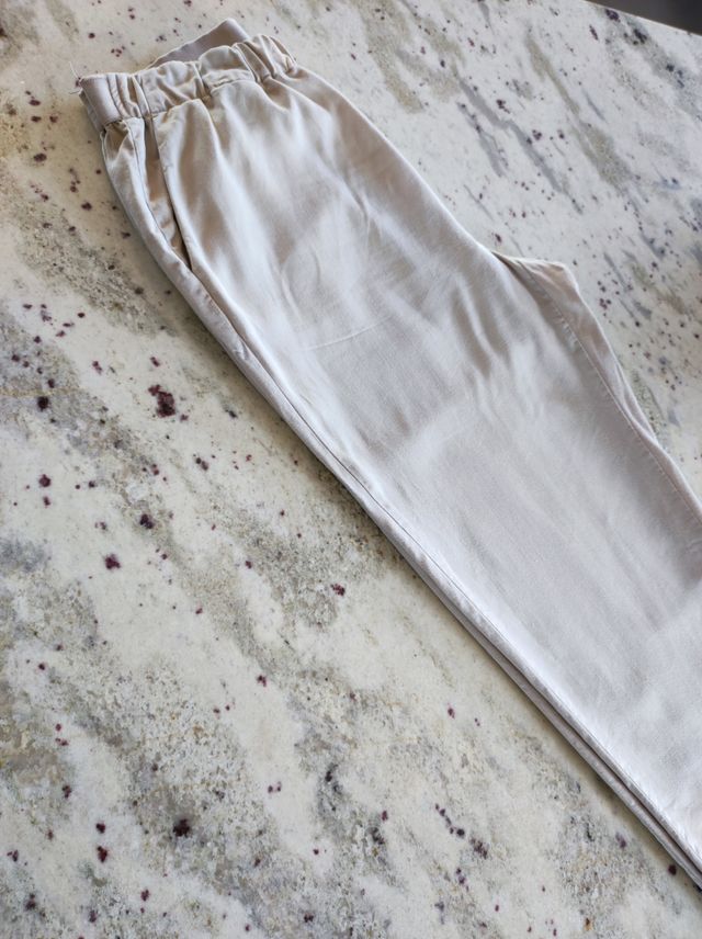 Pantalón crema oscuro, ese O ese, S