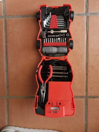 Caja herramientas MAPFRE con linterna y bisera 