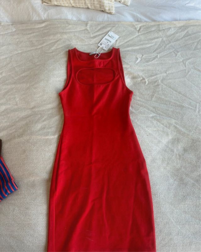 Vestido mini Zara rojo con etiqueta