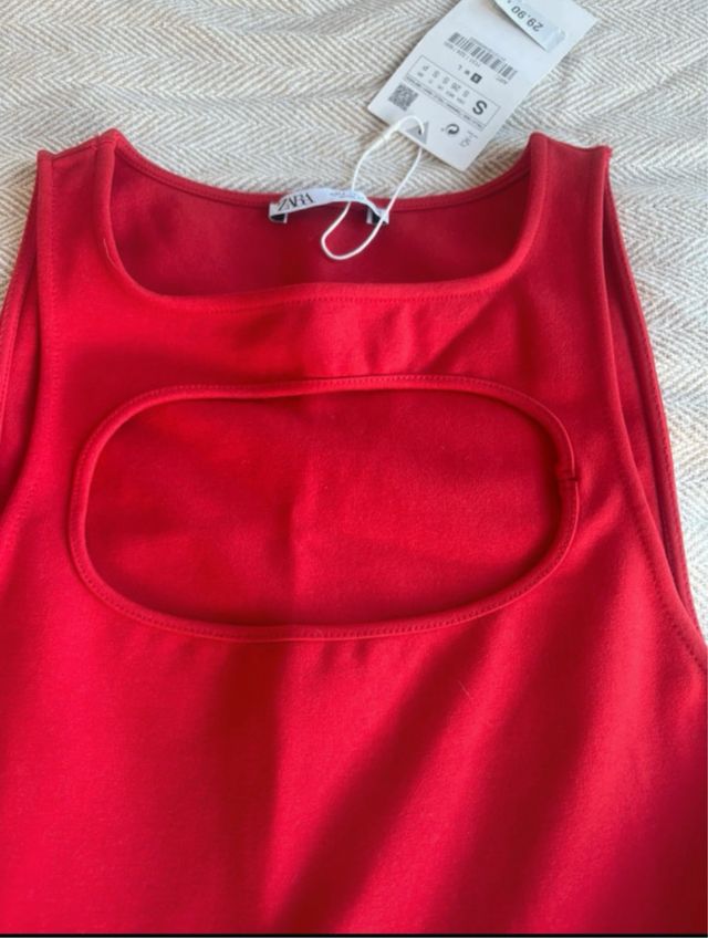 Vestido mini Zara rojo con etiqueta