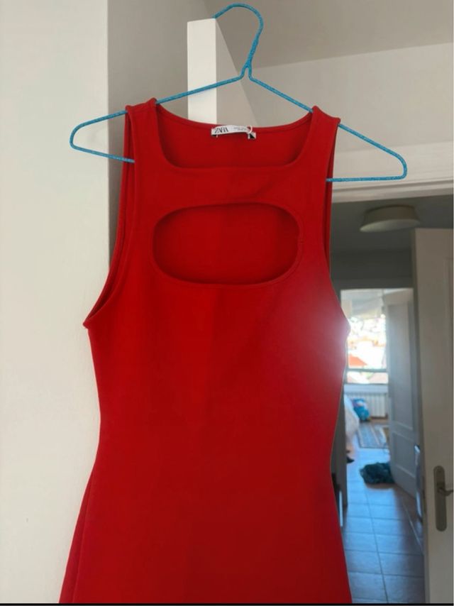 Vestido mini Zara rojo con etiqueta