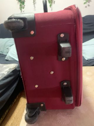 Maleta rosa y roja - 2 ruedas medidas 38x55x19