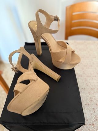 Tacones La Strada beige, talla 36