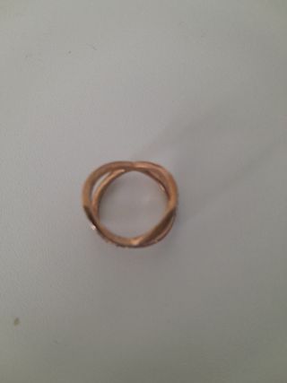 Anillo dorado para dedo estrecho