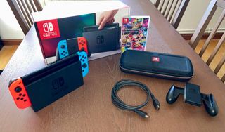 Nintendo Switch + Mario Kart 8 Deluxe