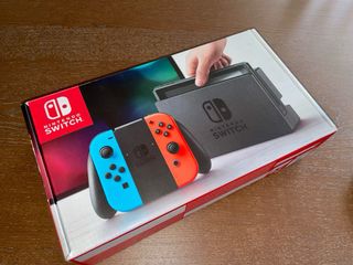 Nintendo Switch + Mario Kart 8 Deluxe