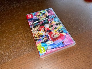 Nintendo Switch + Mario Kart 8 Deluxe