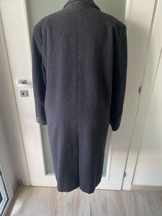 Cappotto lungo nero con bottoni oro tg L