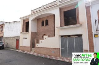 Casa adosada en venta en Illora
