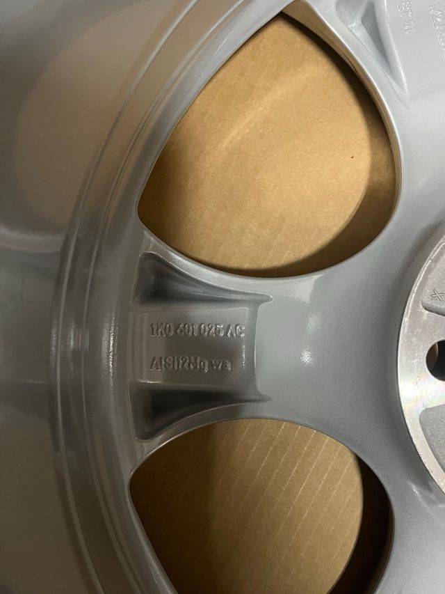 Llanta VW Golf 5 GTI 1K0601025AC 17”