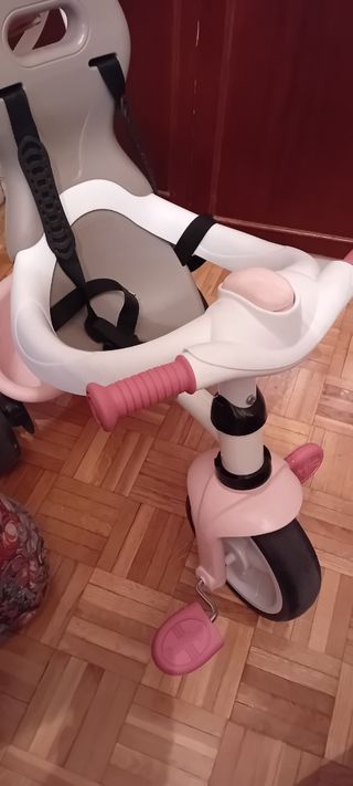 Triciclo infantil rosa con cesta