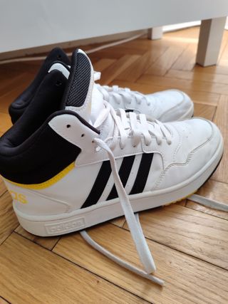 Zapatillas Adidas altas blancas y negras