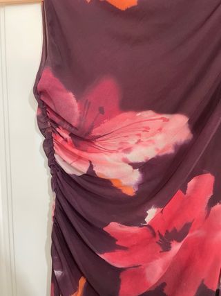 Vestido Stradivarius flores tendencia 