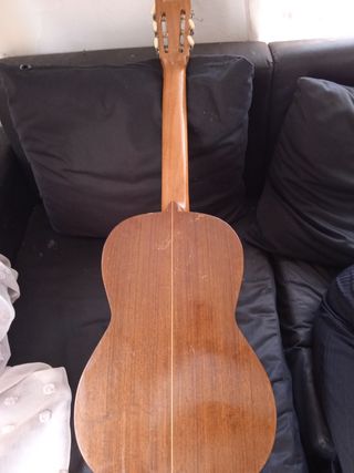 Guitarra clásica antigua se escucha ofertas 