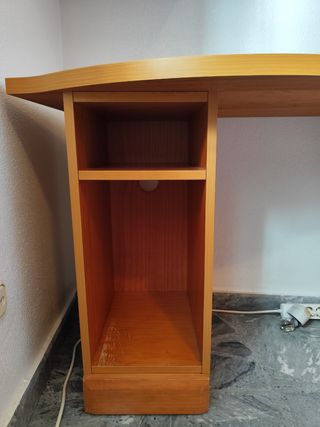 Escritorio madera maciza + arcón + estante.