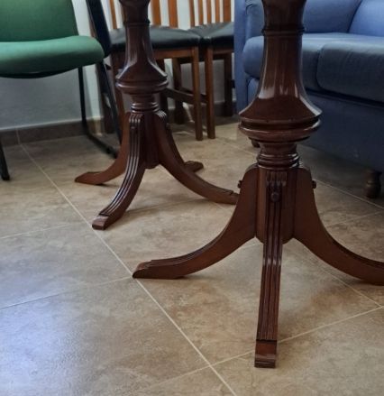 Mesa ovalada madera salónprecio negociable