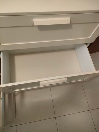 Cajonera blanca de madera