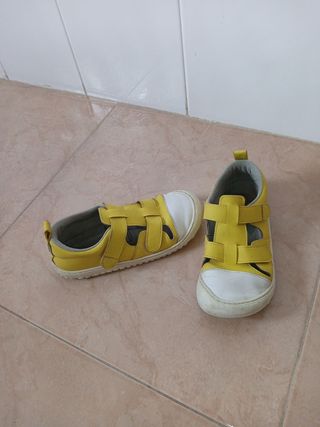Sandalias 32 ZAPATO FEROZ Amarillas Velcro RESPETU