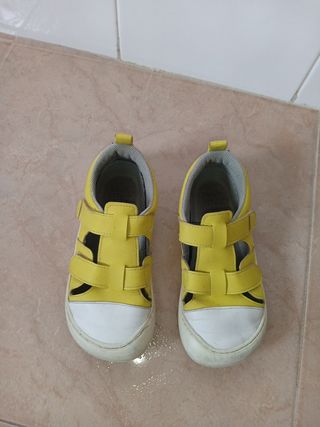 Sandalias 32 ZAPATO FEROZ Amarillas Velcro RESPETU