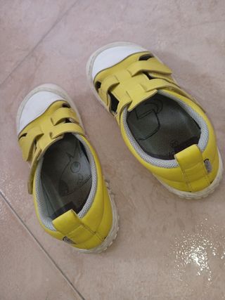 Sandalias 32 ZAPATO FEROZ Amarillas Velcro RESPETU