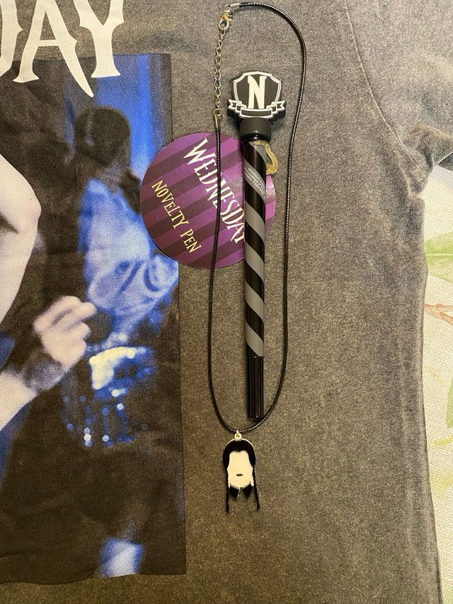 Pack Merchandising Miércoles Addams