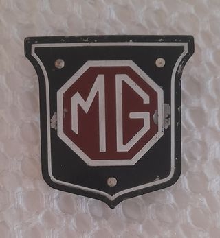 3 Insignias Coche Vintage: MG, Renault, Ford