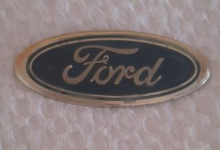 3 Insignias Coche Vintage: MG, Renault, Ford