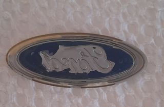 3 Insignias Coche Vintage: MG, Renault, Ford