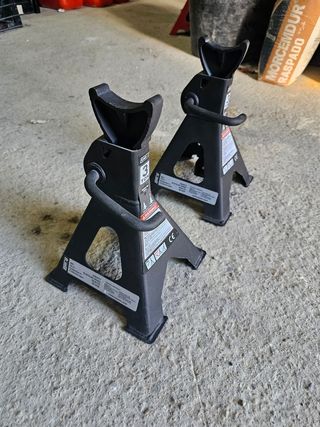 Gatos estabilizadores pequeños de 3.000 kg.