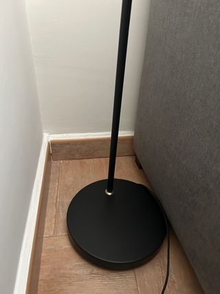 Lámpara de pie negra 