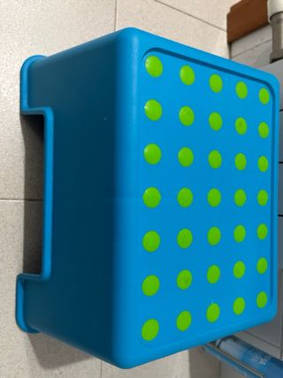 Taburete infantil azul con lunares