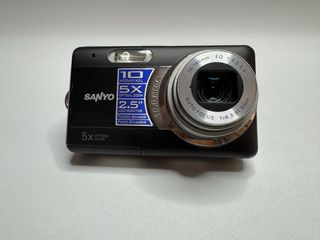 Sanyo E10 - Cámara digital 10MP Zoom óptico 5x.