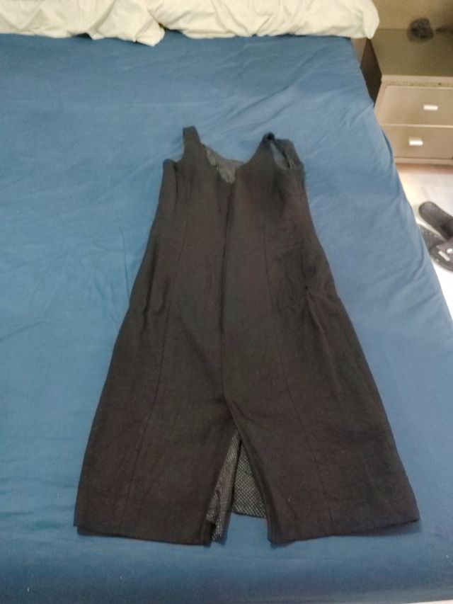 Vestido negro elegante forrado por dentro