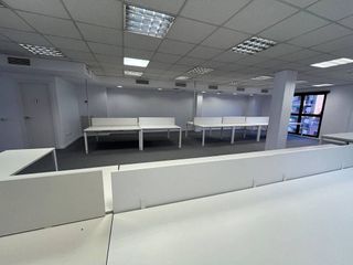 Oficina en alquiler en Eixample Nord – La Devesa en Girona