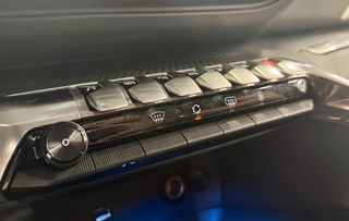 PEUGEOT 3008 1.5 BLUEHDi 