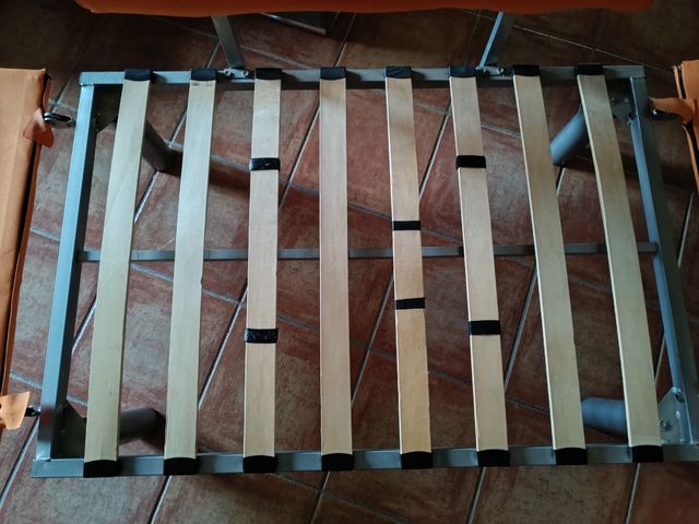 Sofá cama naranja plegable