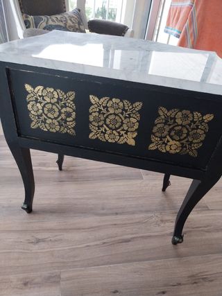 Mesita mármol blanco - Mueble negro