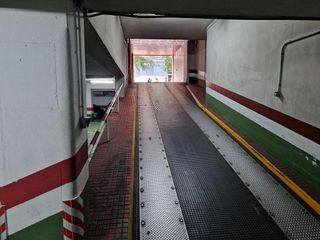 Garaje en venta en Ensanche - Sar en Santiago de Compostela